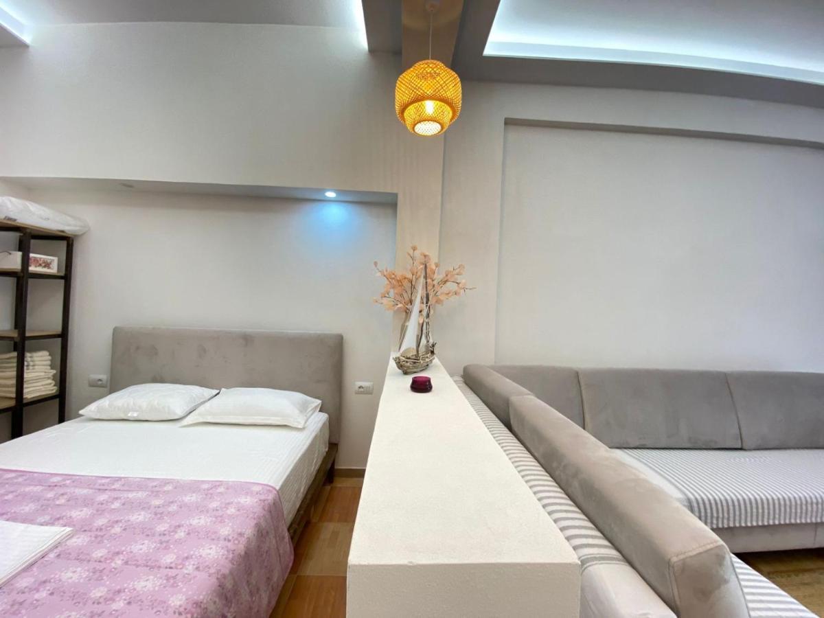 Areti Rooms Hotel Himare Esterno foto