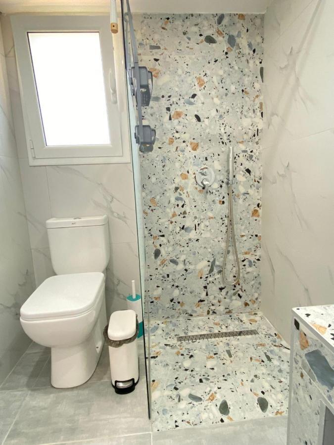 Areti Rooms Hotel Himare Esterno foto