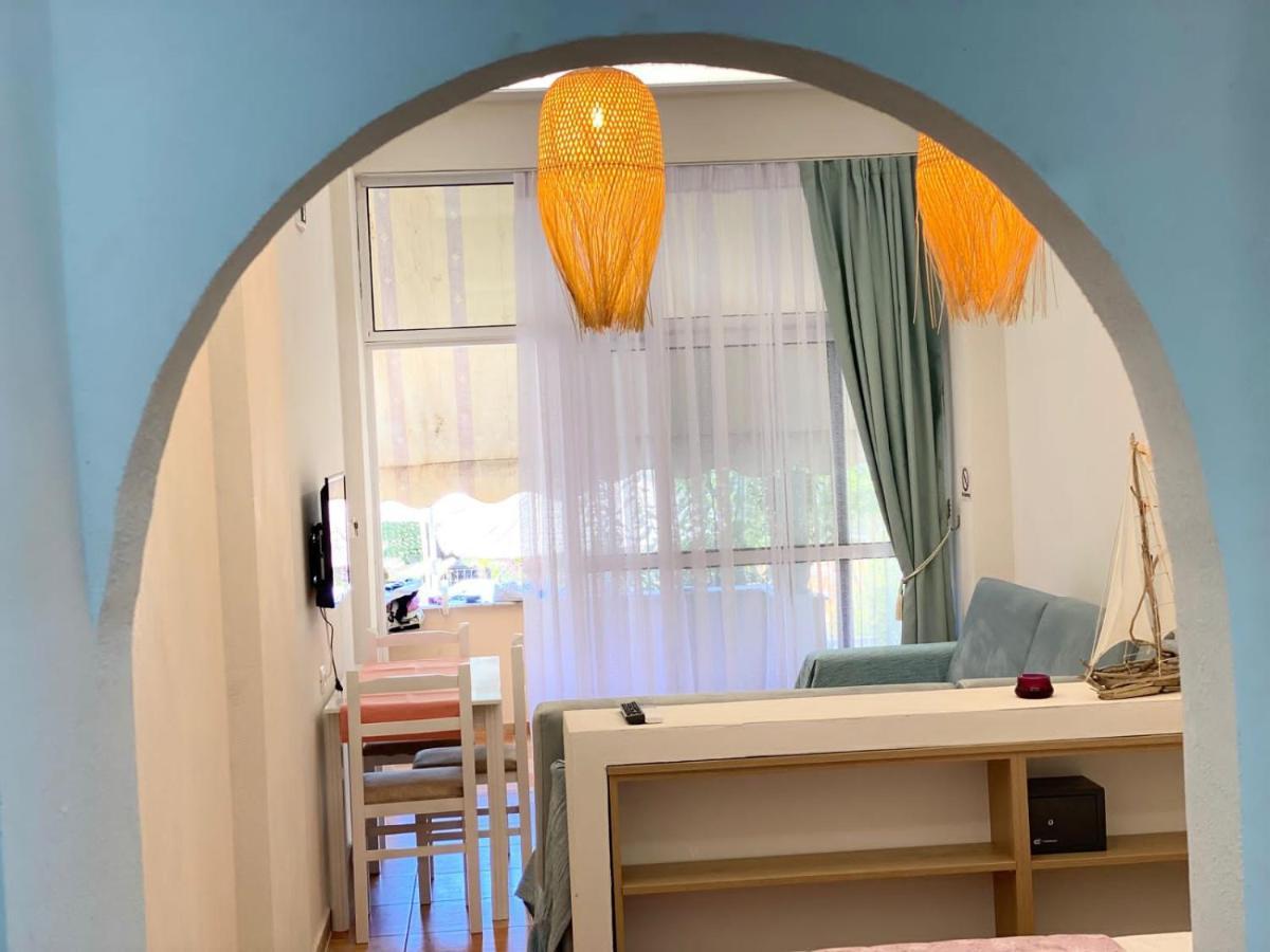 Areti Rooms Hotel Himare Esterno foto