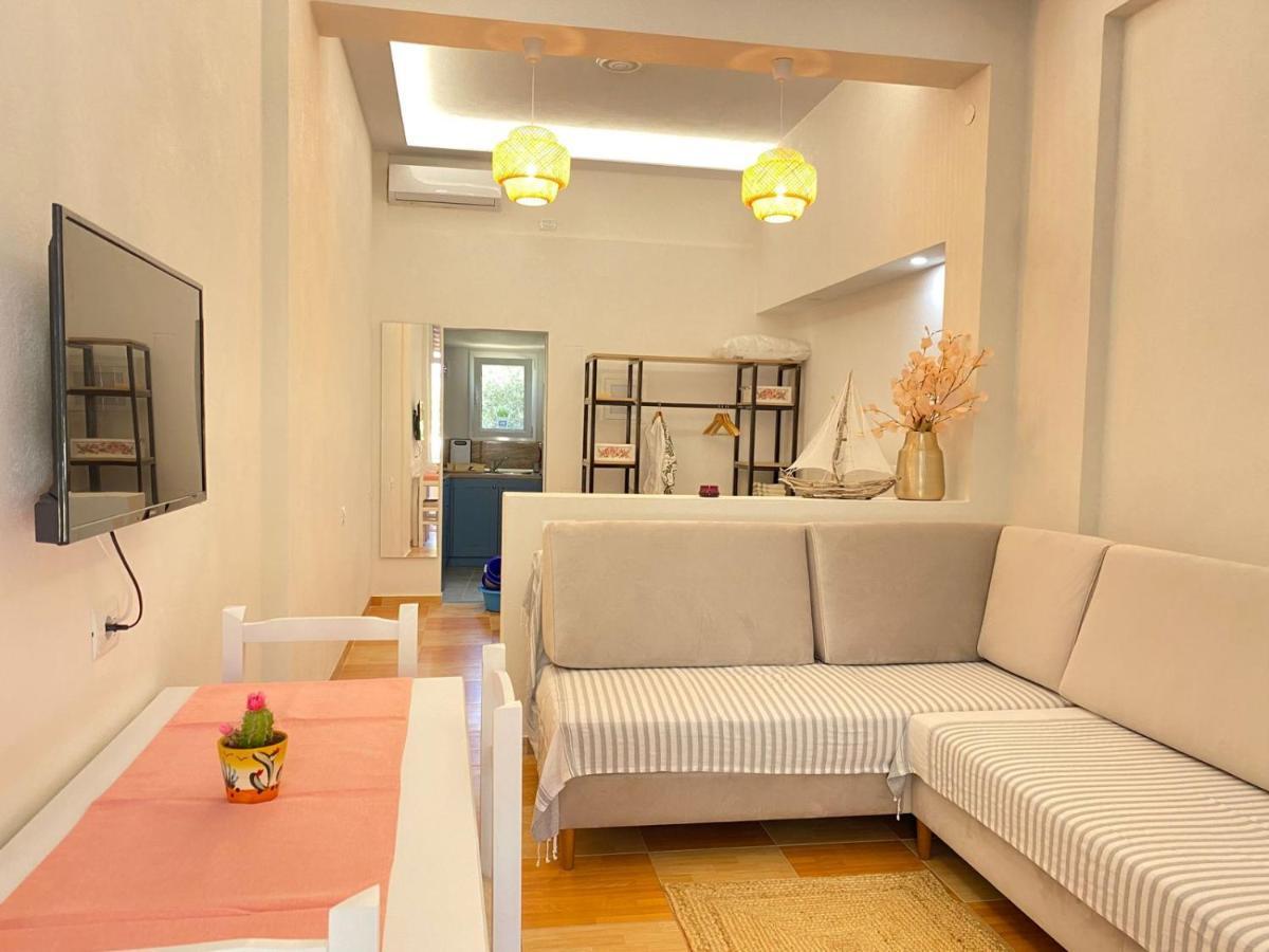 Areti Rooms Hotel Himare Esterno foto