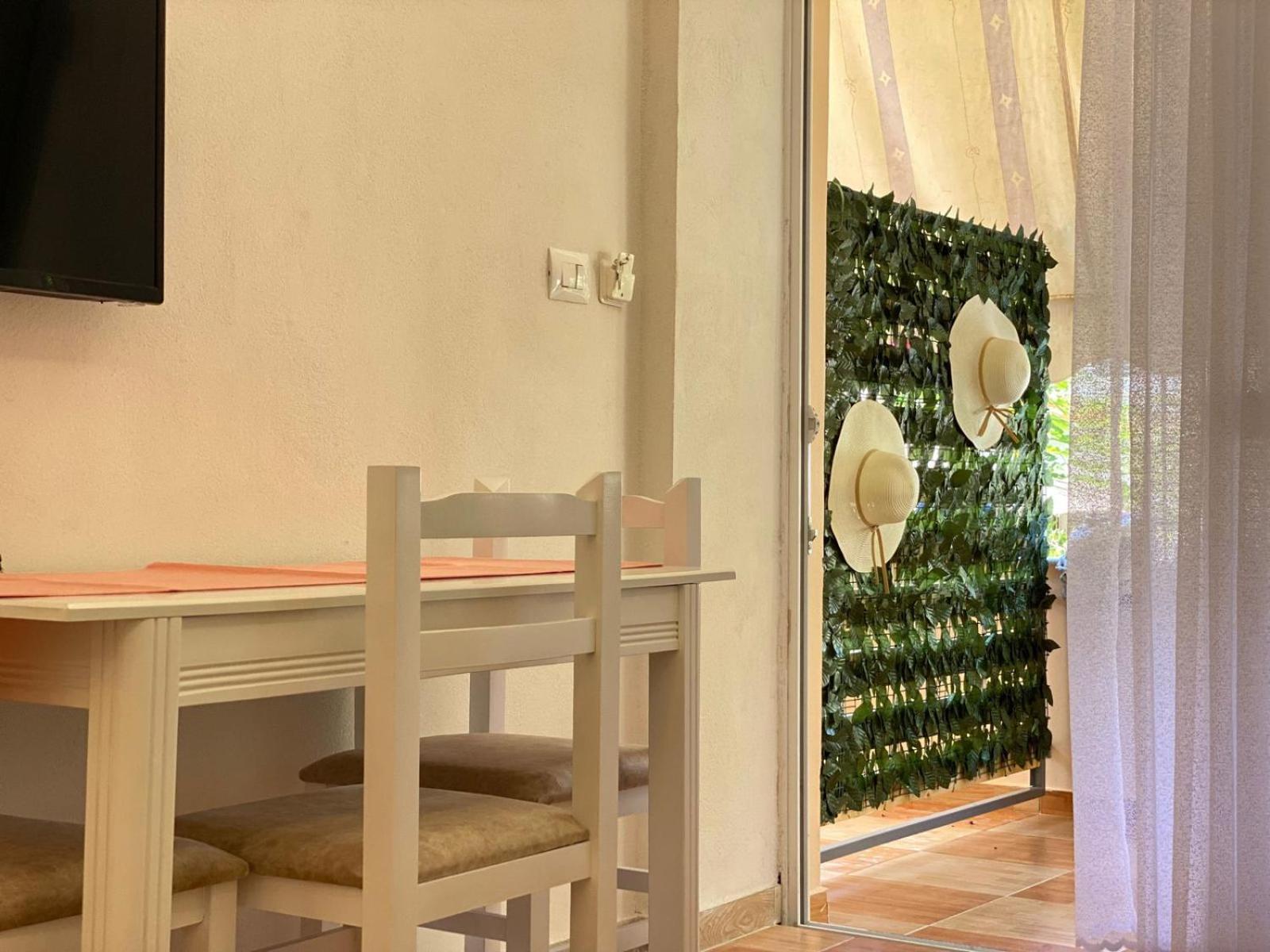 Areti Rooms Hotel Himare Esterno foto