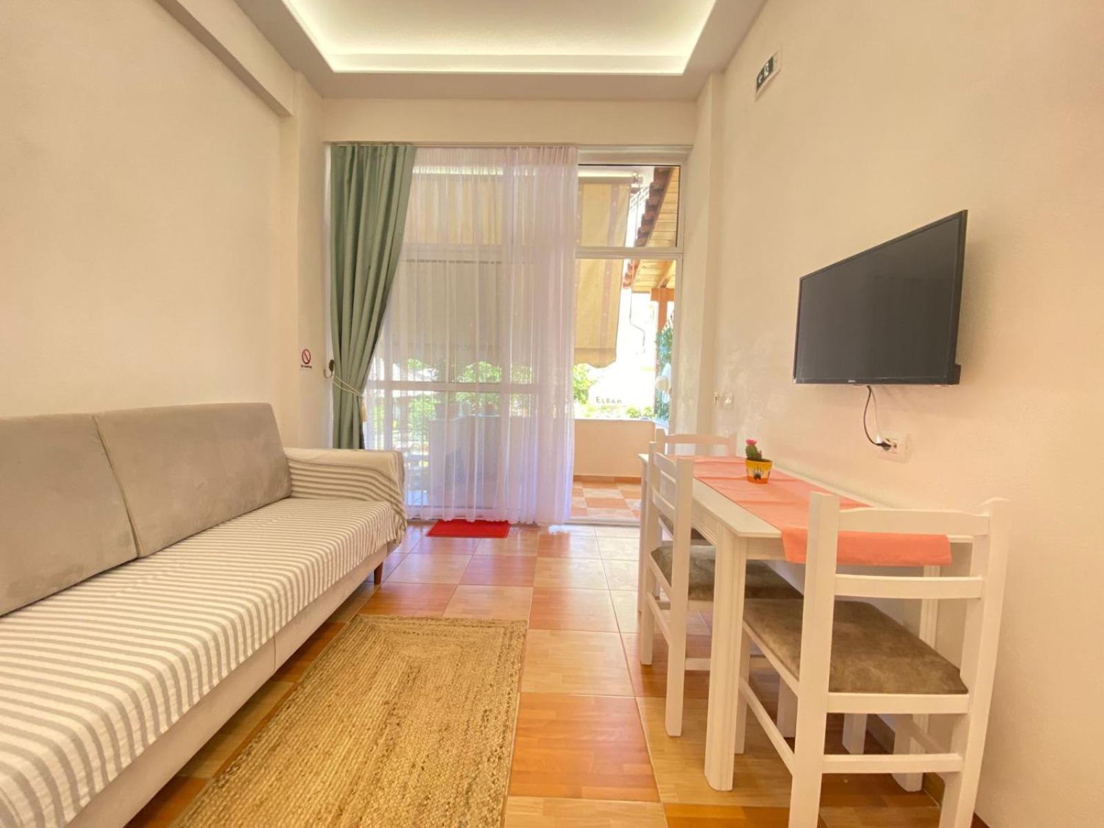 Areti Rooms Hotel Himare Esterno foto