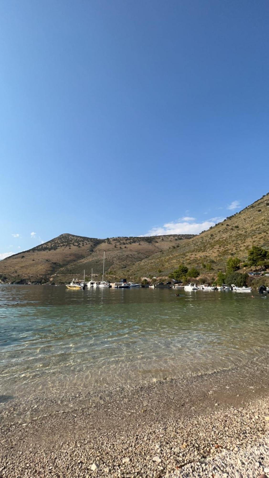 Areti Rooms Hotel Himare Esterno foto